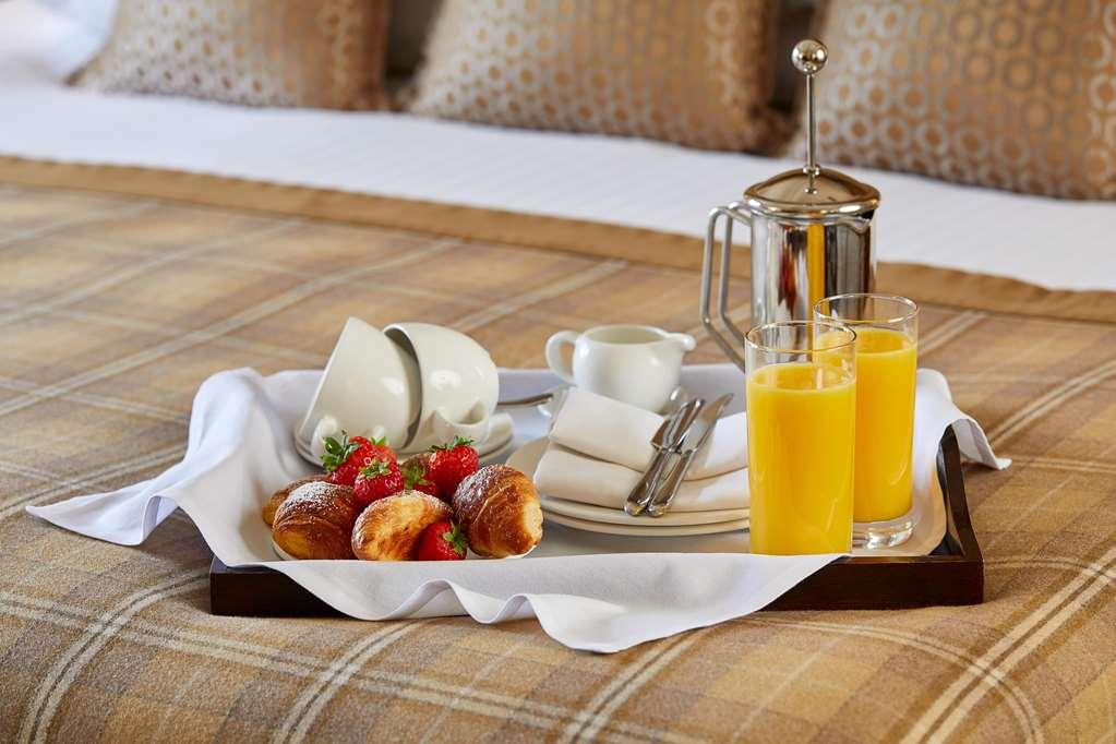 Macdonald Hill Valley Hotel, Spa & Golf Resort Whitchurch  Kamer foto