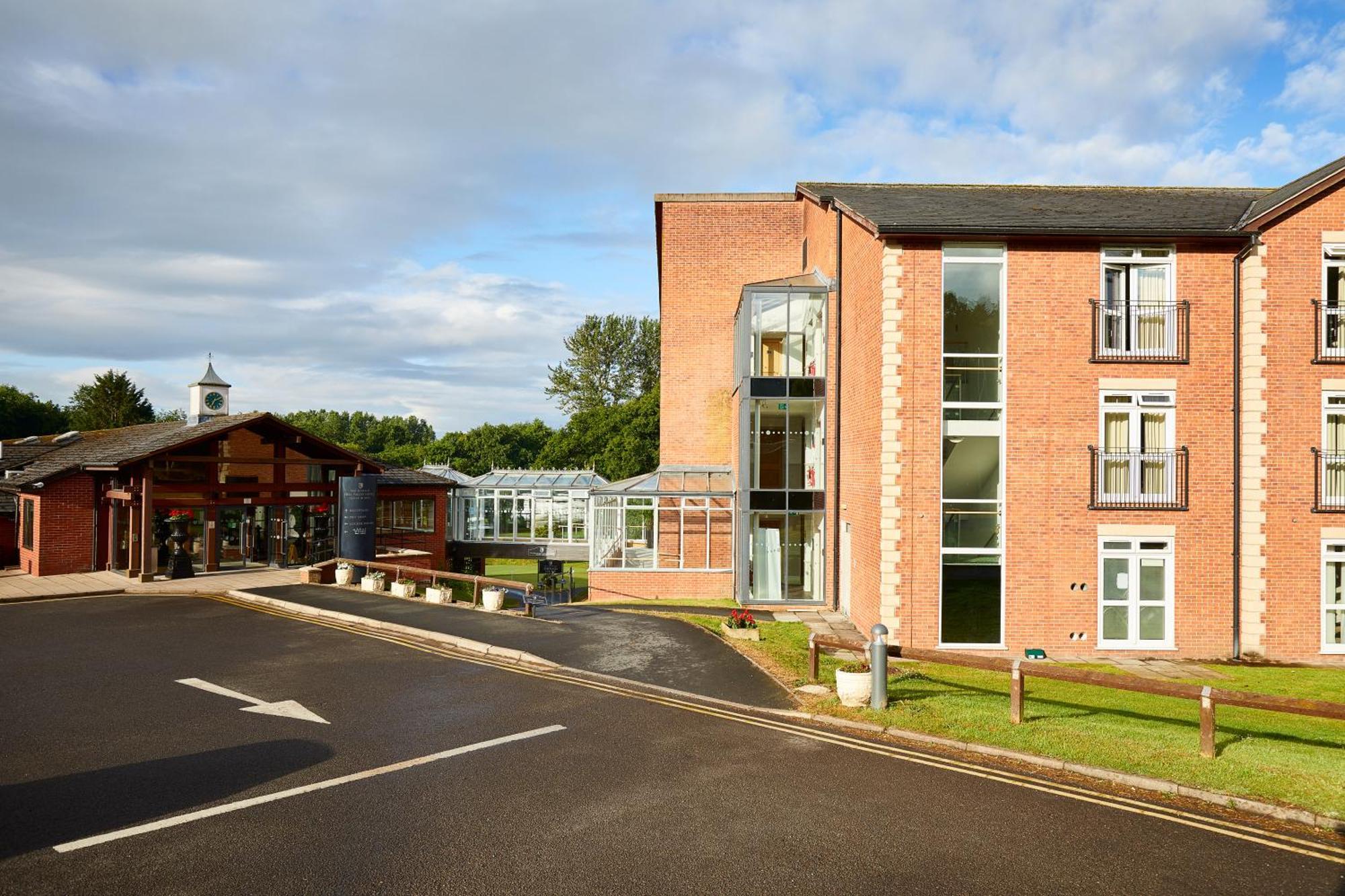 Macdonald Hill Valley Hotel, Spa & Golf Resort Whitchurch  Buitenkant foto